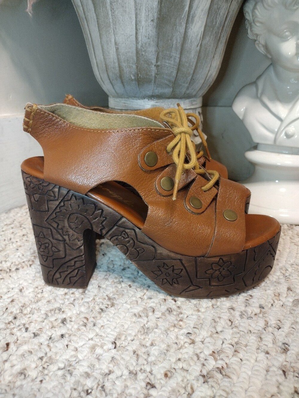 Free People Farrah Brown Leather Clog Style Sandals With Carved Wood Platform